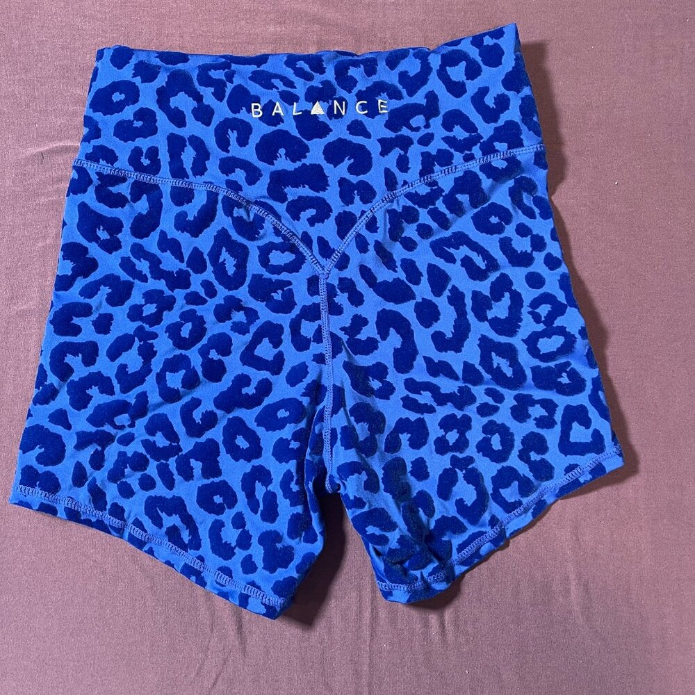 High-Rise Animal Print Performance Shorts - Blue - Picture 5 of 5